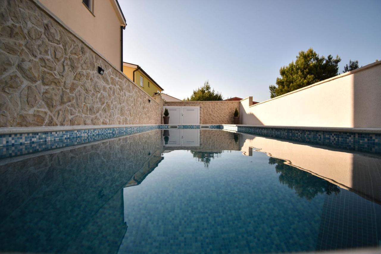 Apartmani Lukic Vir Εξωτερικό φωτογραφία