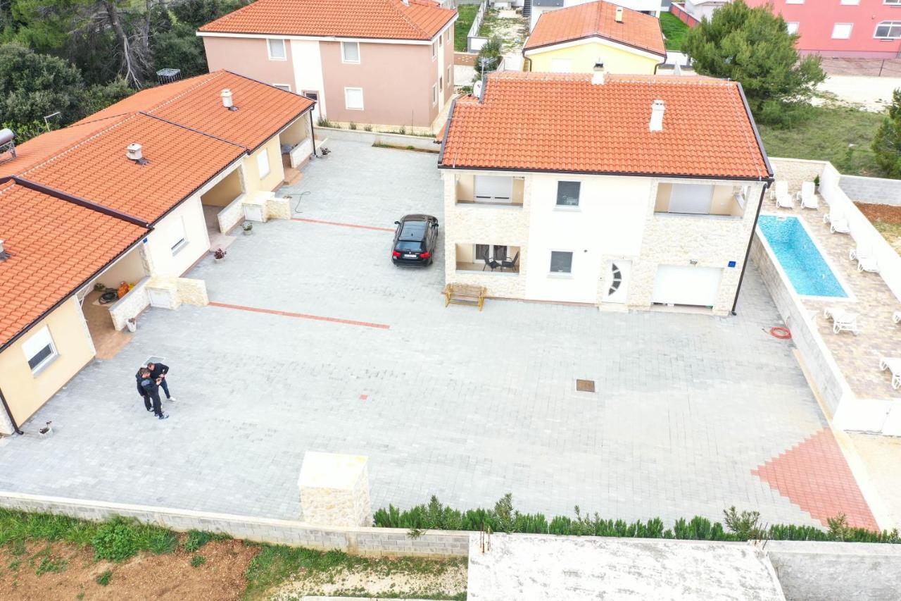 Apartmani Lukic Vir Εξωτερικό φωτογραφία
